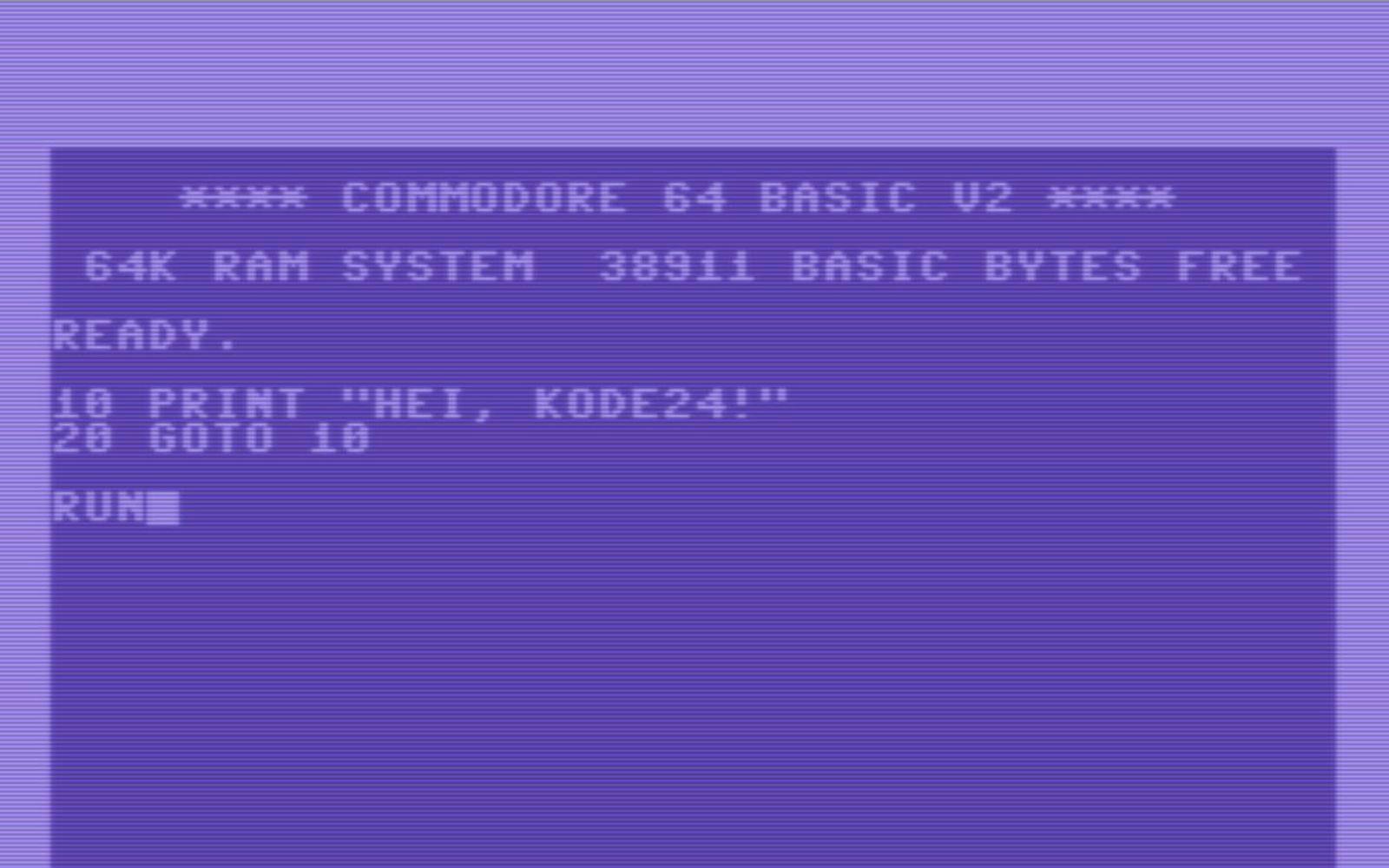 Skjermbilde fra Commodore 64, med teksten "hei, kode24".